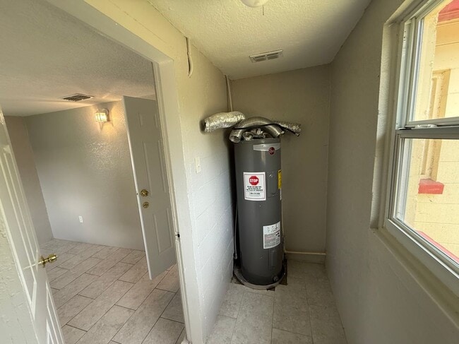Building Photo - 1450 Powhatan Ct