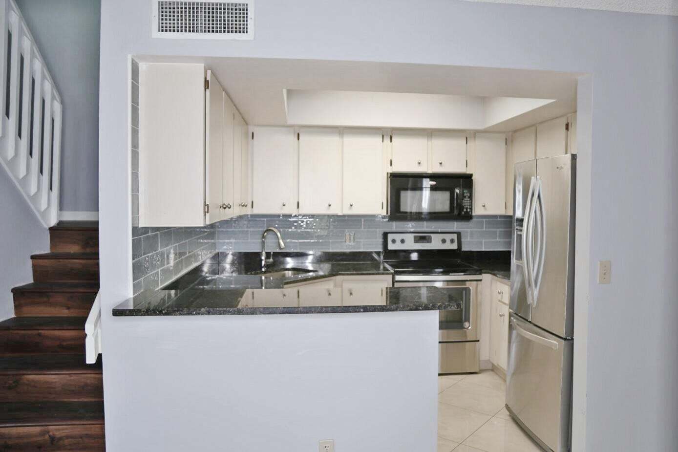 Building Photo - 3935 Village Dr