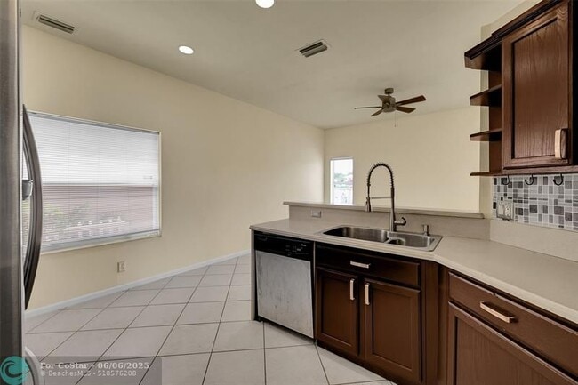Building Photo - 3829 NW 62nd Ct