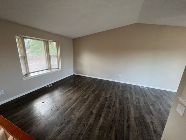 Building Photo - Beautiful Home 3 Bedroom within Close Proximity to Fort Carson!!