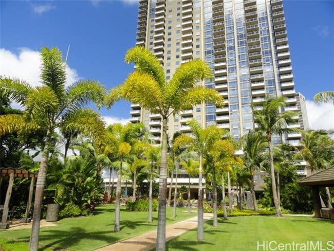 Building Photo - 1551 Ala Wai Blvd