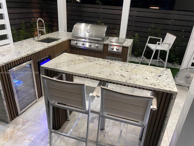 Building Photo - 8865 NW 160th Ter