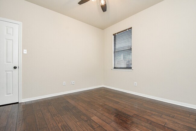Building Photo - 9135 Edgeloch Dr