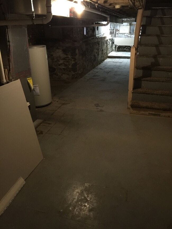 Building Photo - 654.5 Columbia Ave