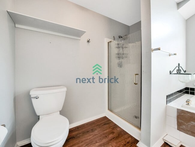 Building Photo - Spacious 3 Bedroom 2.5 Bath Highland Park Home.