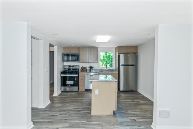 Building Photo - 204 Mill St