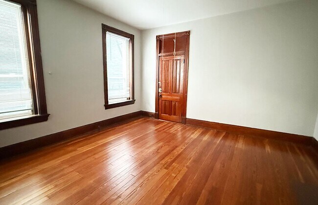 Building Photo - 3220 Bishop St