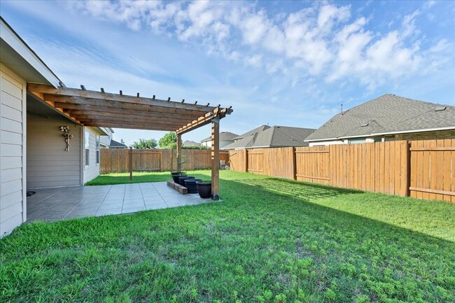Building Photo - 300 Briar Park Dr
