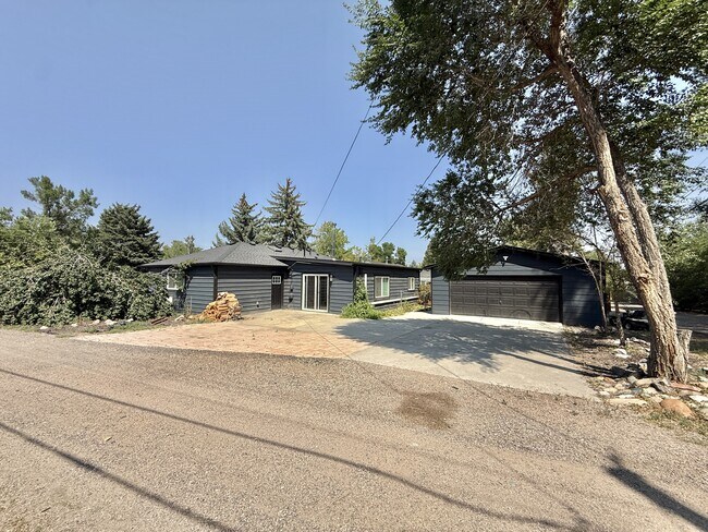 Building Photo - 2442 Mountain View Dr