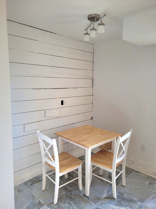 Building Photo - 2216 Grand Ave