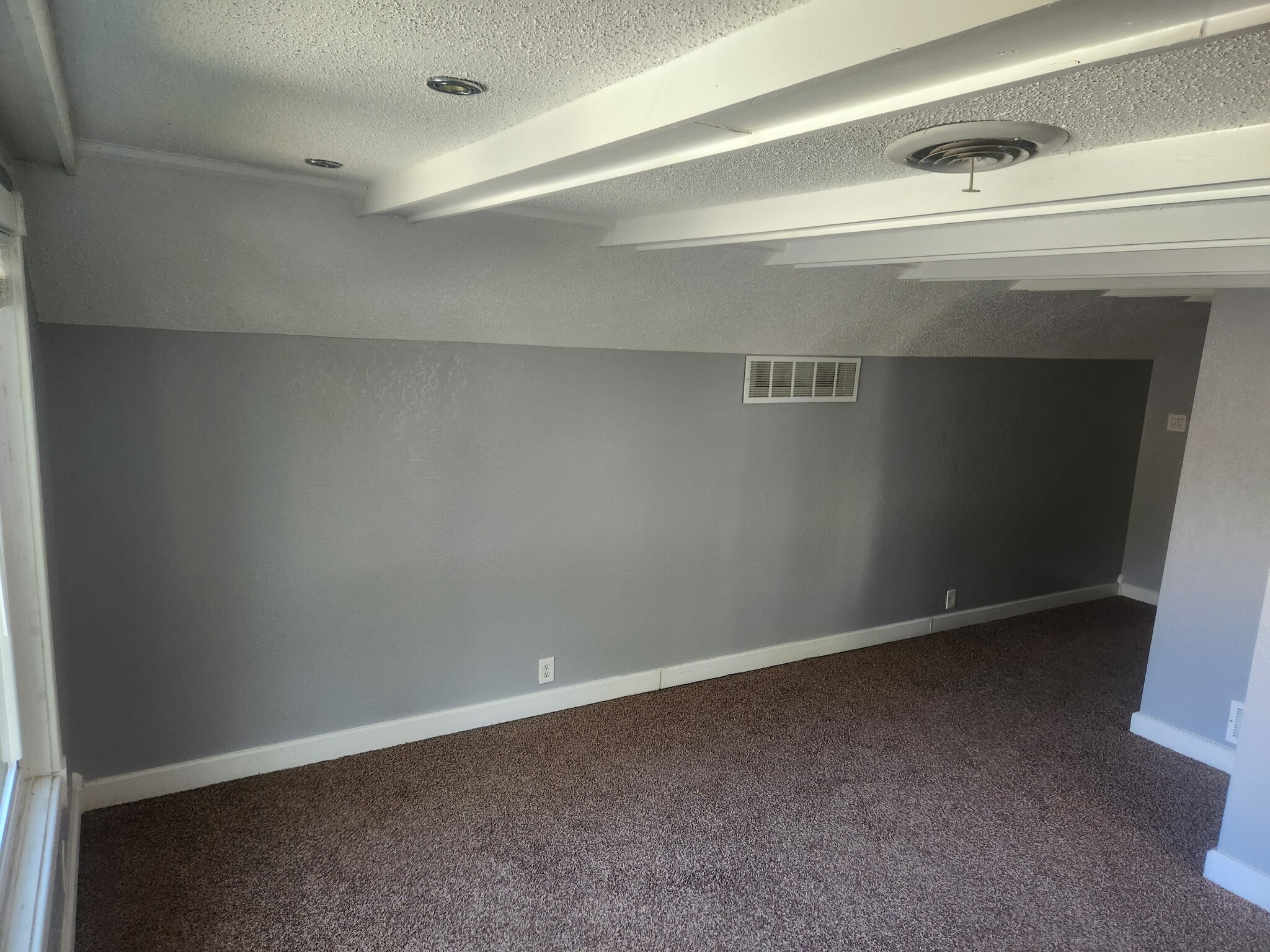 Building Photo - 5928 Fontana St