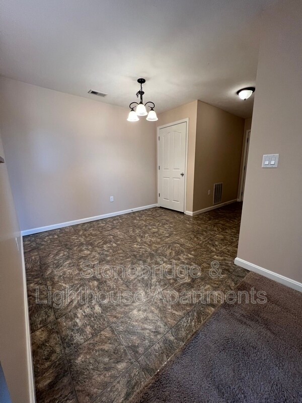 Building Photo - 1101 Stonebench Cir