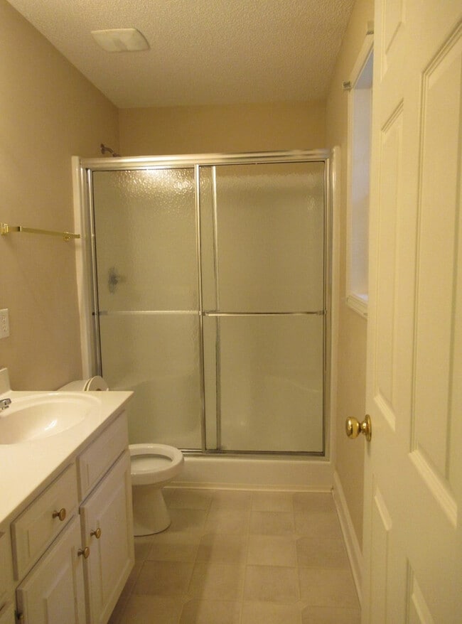 Building Photo - 3760 Beacon Dr