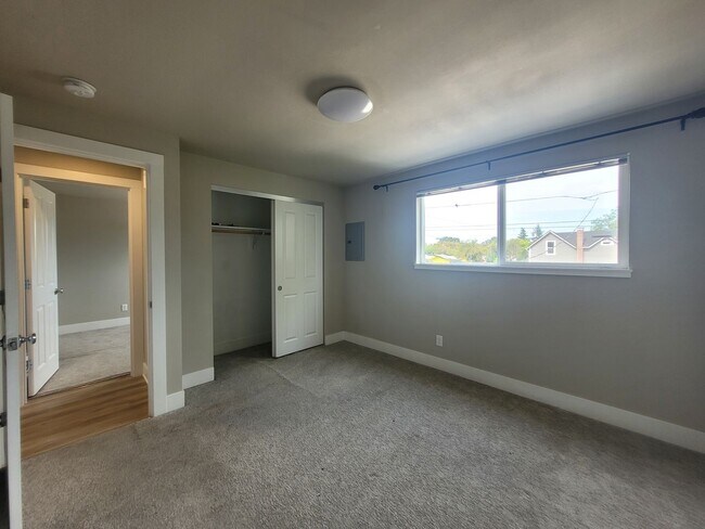 Building Photo - Newly Remodeled 2-Bedroom, 1-Bath Close to...