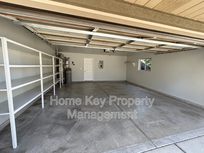 Building Photo - 3165 Crestview Dr