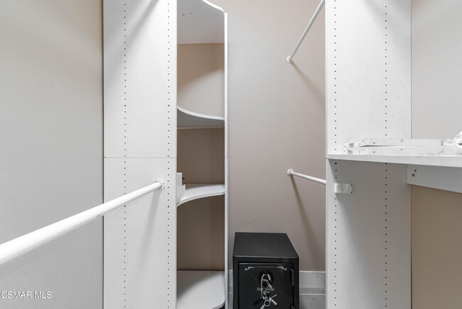 Building Photo - 504 Rustic Hills Dr