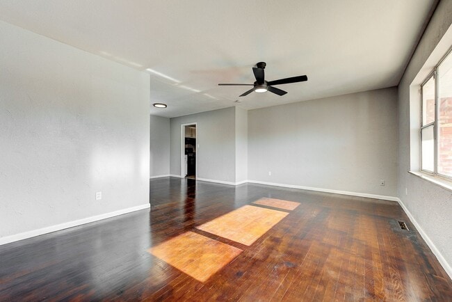 Building Photo - 10313 Whitehaven Rd