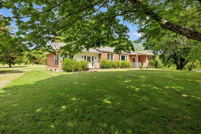 Building Photo - 1155 Ridge Hill Rd