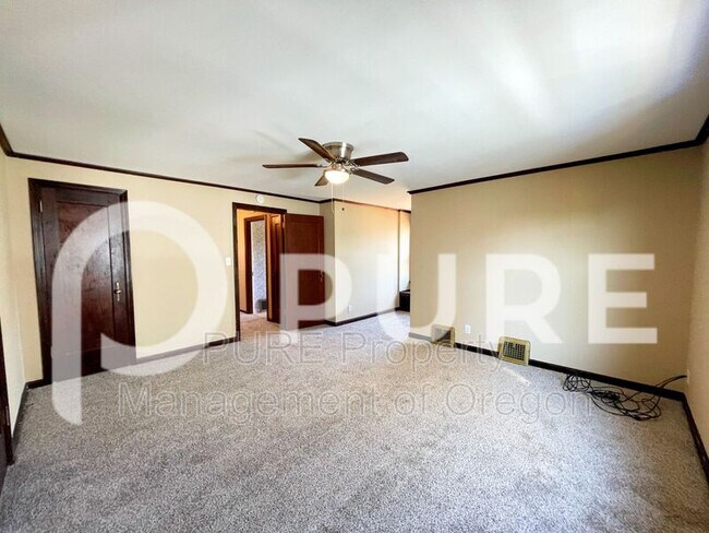 Building Photo - 6945 NE Sacramento St