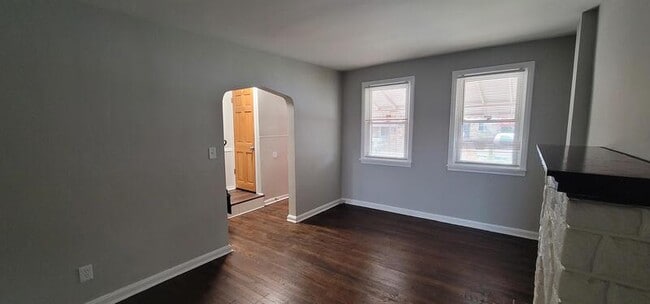Building Photo - 4933 Edgemere Ave
