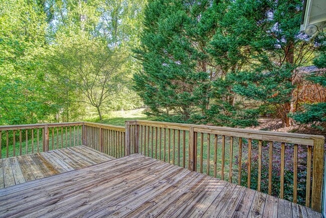 Building Photo - Adorable 2 BR, 2 BA Home - Greater North Main Area, Greenville