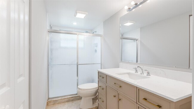 Building Photo - 2201 Lucaya Bend