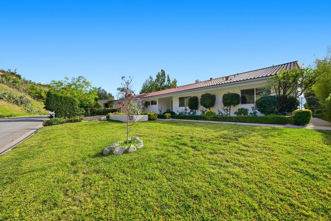 Building Photo - 5527 Burning Tree Dr