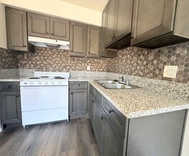 Building Photo - Nicely updated 1bd/1ba with parking included! Laundry on site!!