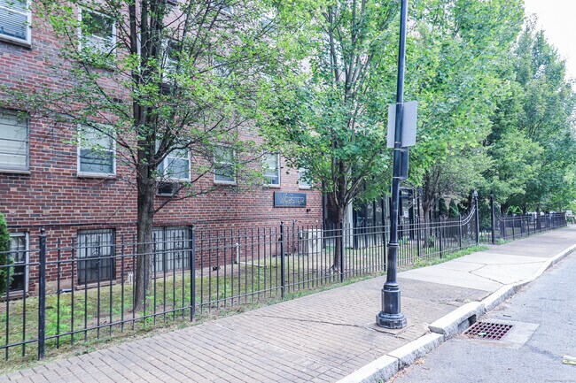 Building Photo - 40 Owen St
