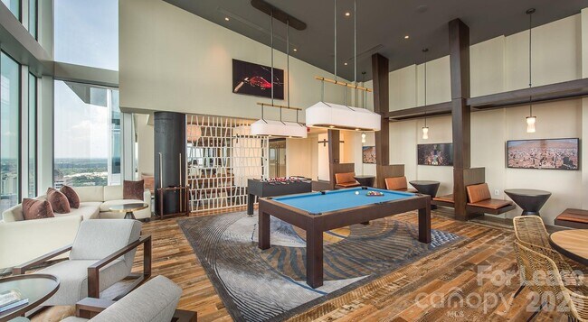 Building Photo - 525 S Church St