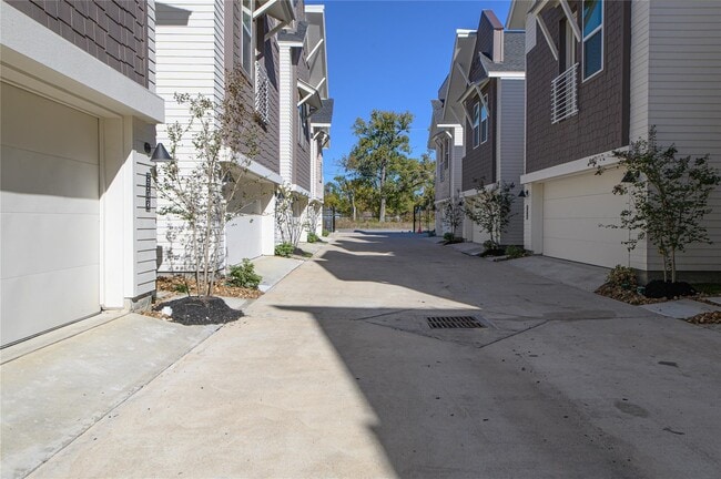 Building Photo - 881 Rachel St