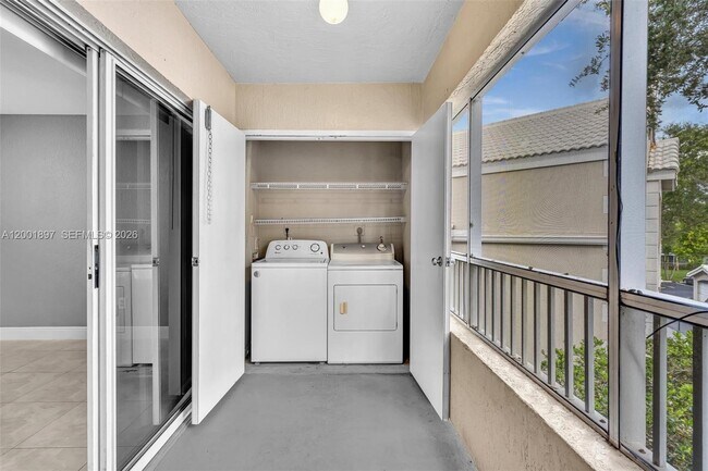 Building Photo - 2851 N Oakland Forest Dr