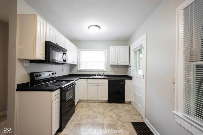 Building Photo - 5684 N College Ave