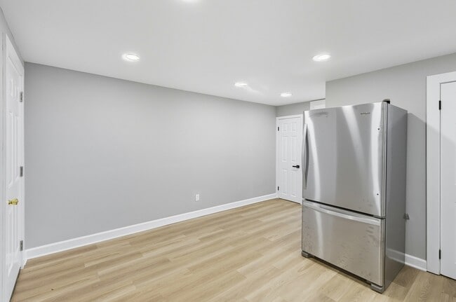 Building Photo - 2445 Harriet Ave