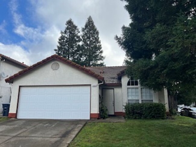 Primary Photo - BEAUTIFUL 3 BEDROOM HOME IN CITRUS HEIGHTS!