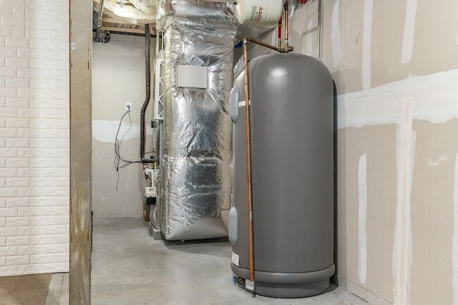 Building Photo - 677 Dennett St