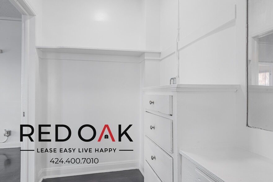 Building Photo - 854 S Oxford Ave