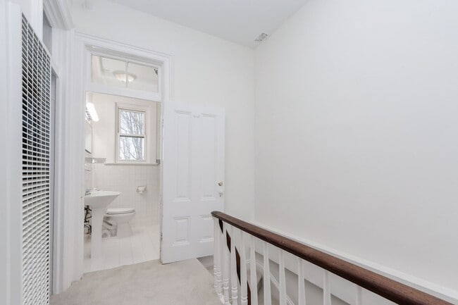 Building Photo - 3 Bed / 2 Bath pet friendly large and sunny unit on 24th St in Noe Valley. YouTube tour!