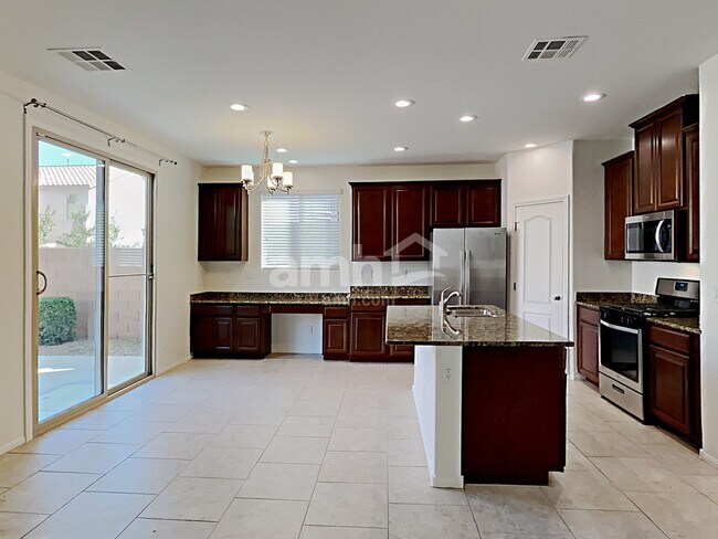 Building Photo - 492 Bright Peridot Ave