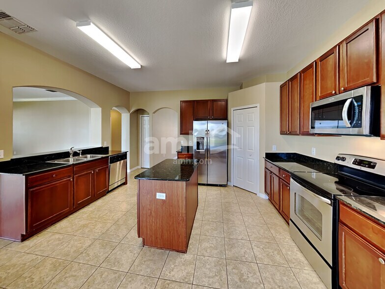 Building Photo - 3247 Chessington Dr
