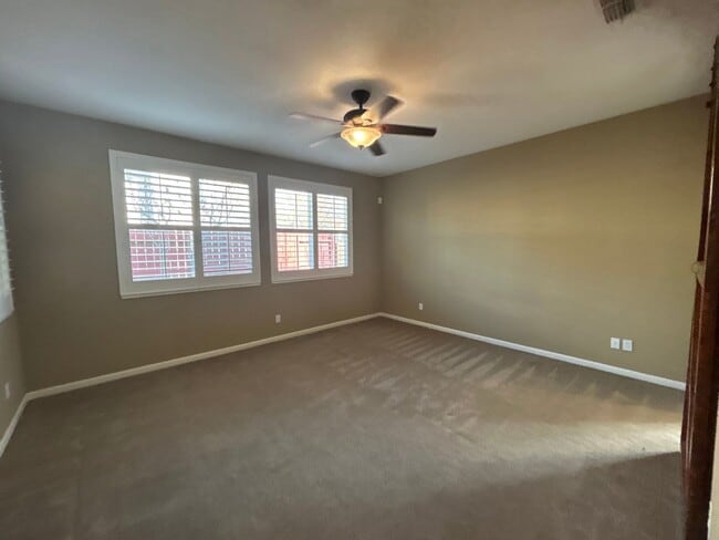 Building Photo - 212 Riverbend Ln