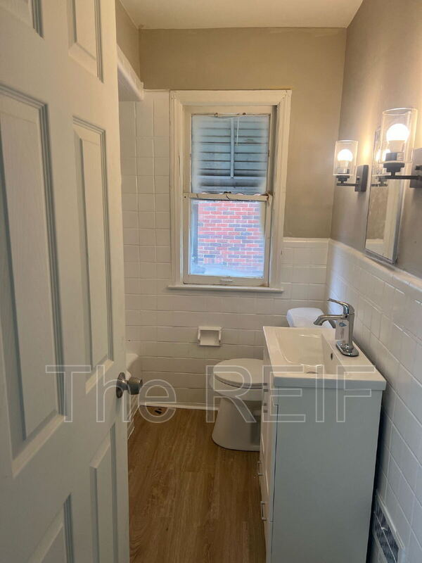 Building Photo - 11258 Roxbury St