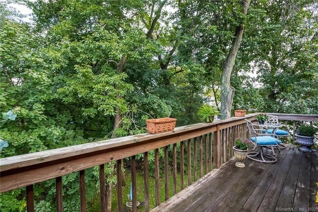 Building Photo - 197 Bridge St