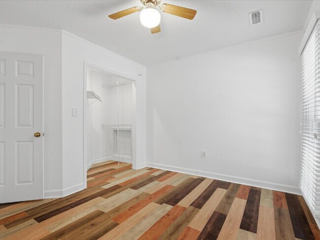 Building Photo - 9437 Fairmead Dr