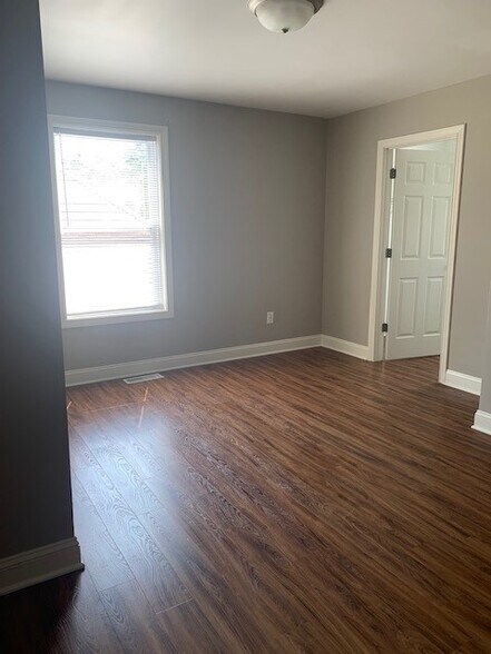 Building Photo - 641 W 44th St