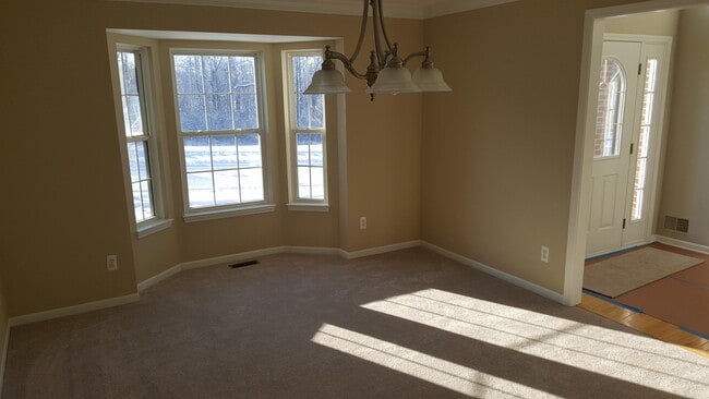 Building Photo - 2270 Hickory Point Dr