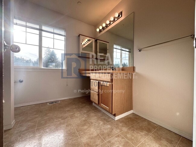 Building Photo - Charming 3-Bed, 2.5-Bath DuPont Home Near JBLM!