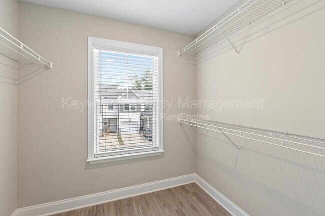 Building Photo - 301 Sumac Trail