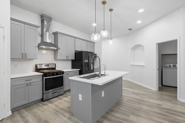 Building Photo - 10139 East Palm Lake Drive