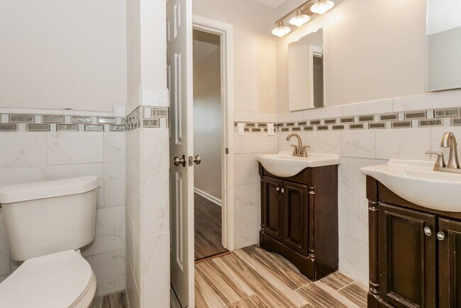 Building Photo - 7362 Stonegate Blvd